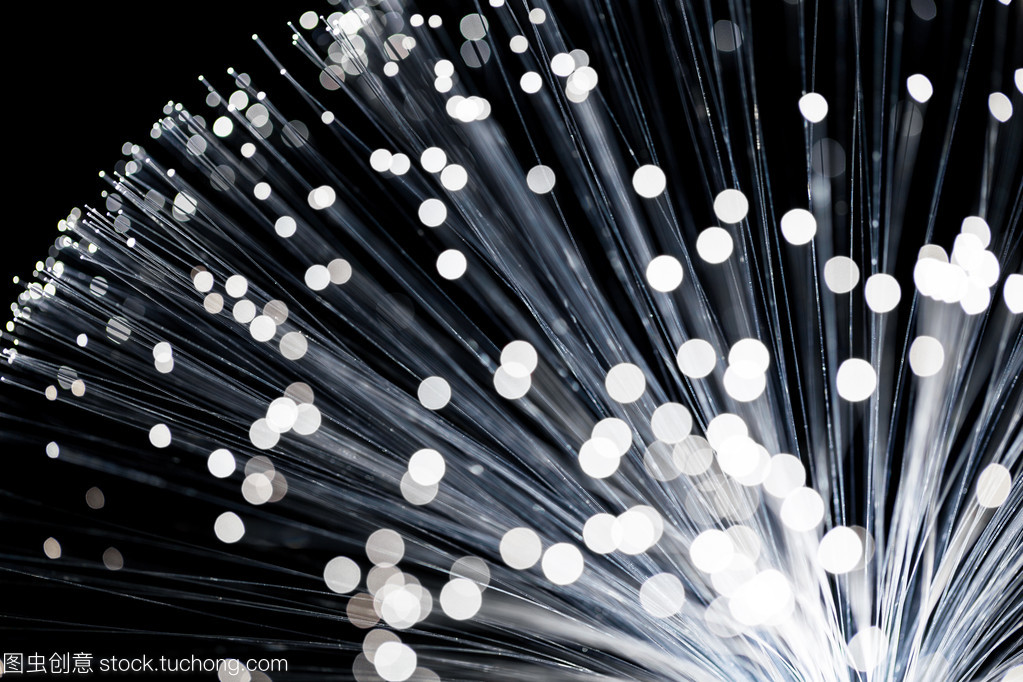 光纤电缆的工作原理及其在现代通信中的应用